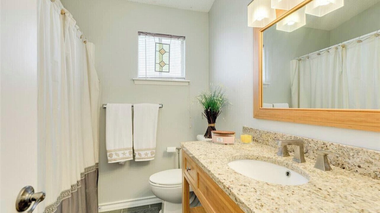 Photo of Bathroom in Pirates Beach