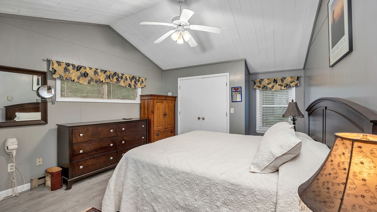Photo of Bedroom in Moultonborough