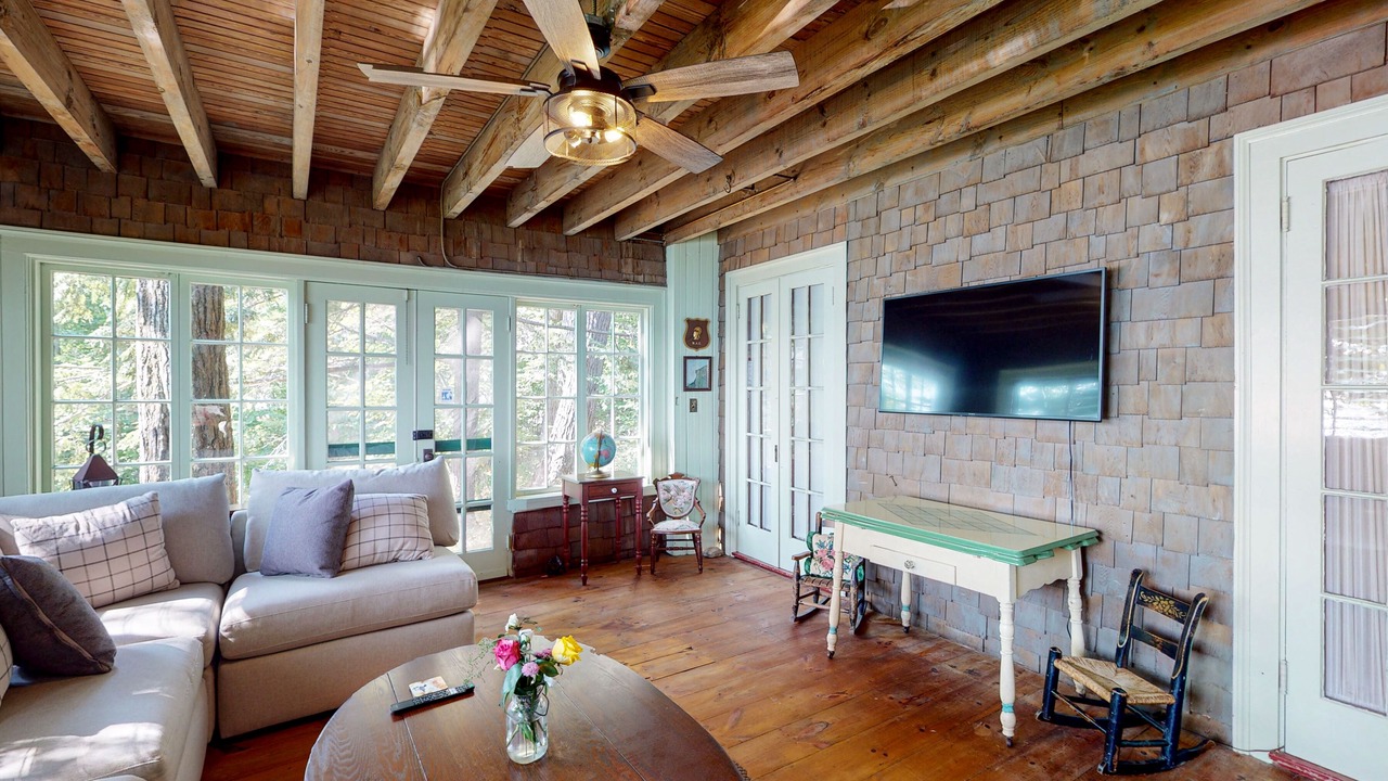 Photo of Livingroom in Wolfeboro