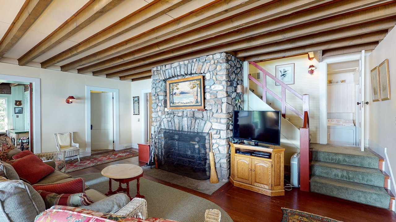 Photo of Livingroom in Wolfeboro