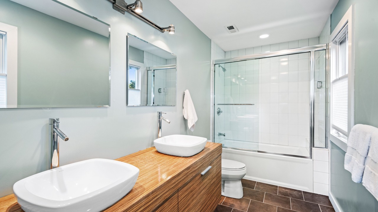 Photo of Bathroom in Wainscott Woods