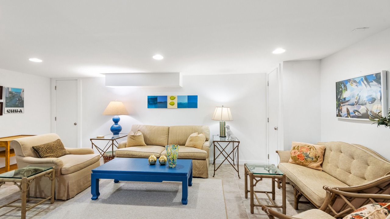 Photo of Livingroom in Wainscott Woods