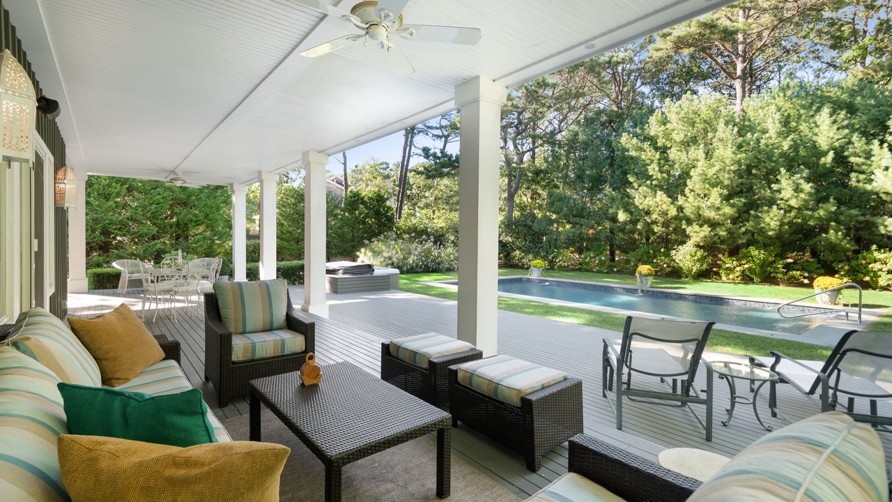 Photo of Patio Balcony in Wainscott Woods