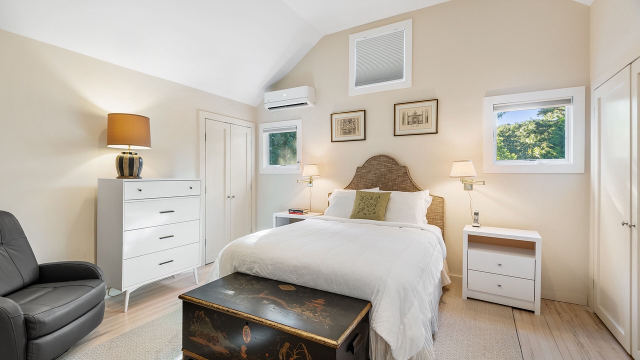 Photo of Bedroom in Wainscott Woods