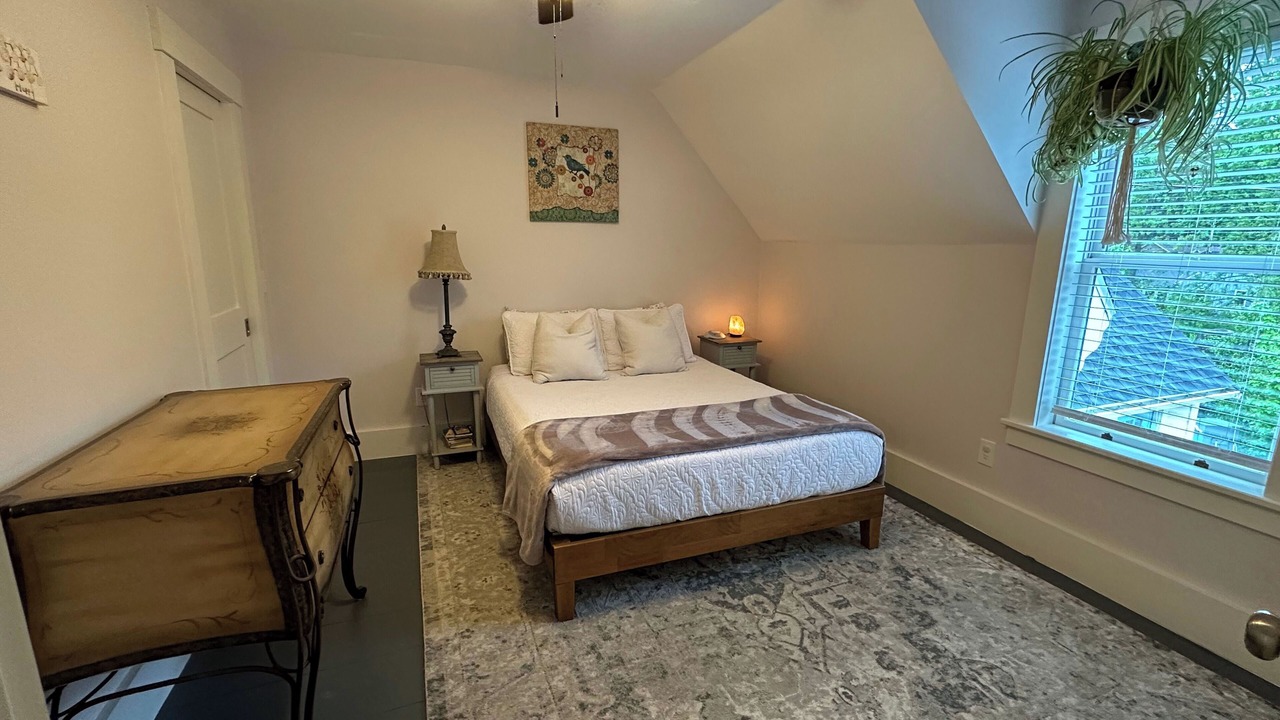 Photo of Bedroom in Plaistow