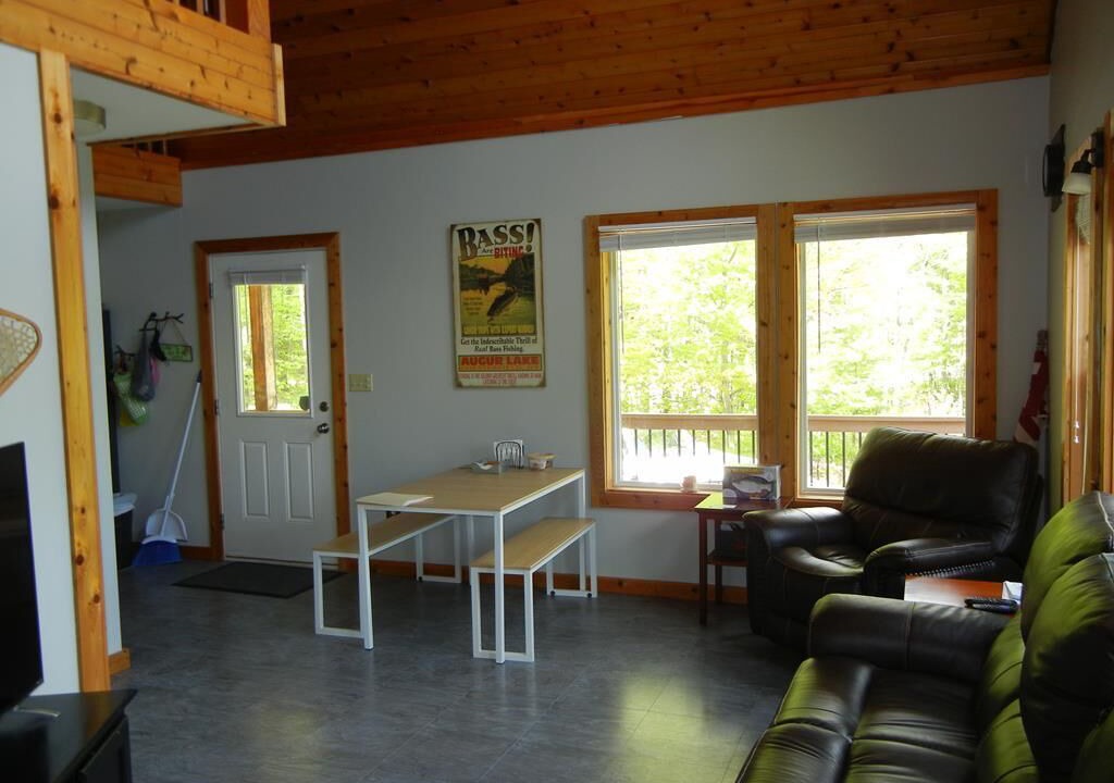 Photo of Livingroom in Town of Chesterfield