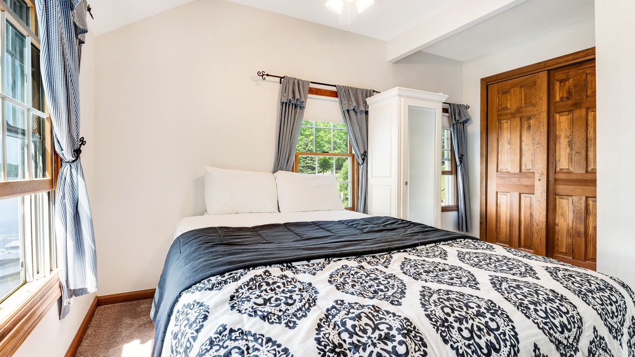 Photo of Bedroom in Bomoseen
