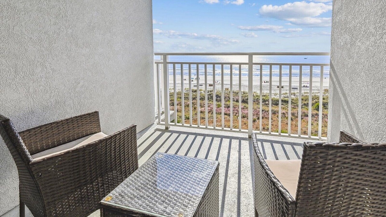 Photo of Patio Balcony in North Forest Beach