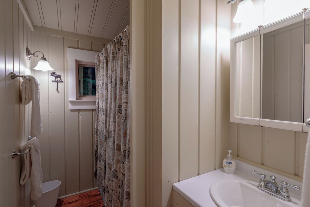 Photo of Bathroom in Warren
