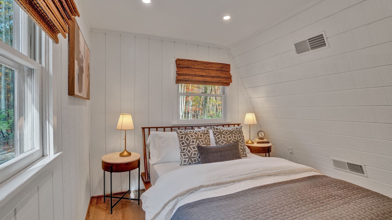 Photo of Bedroom in Berkeley Springs