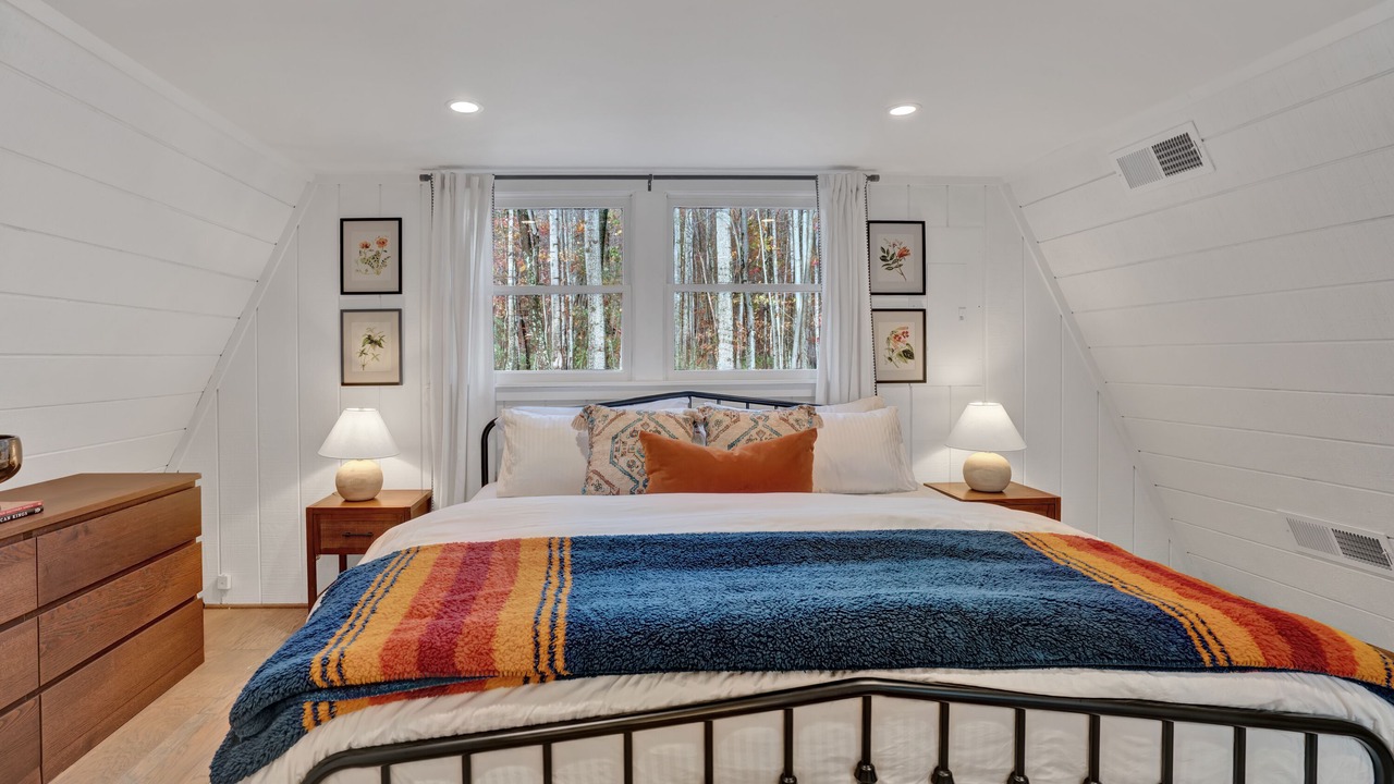 Photo of Bedroom in Berkeley Springs