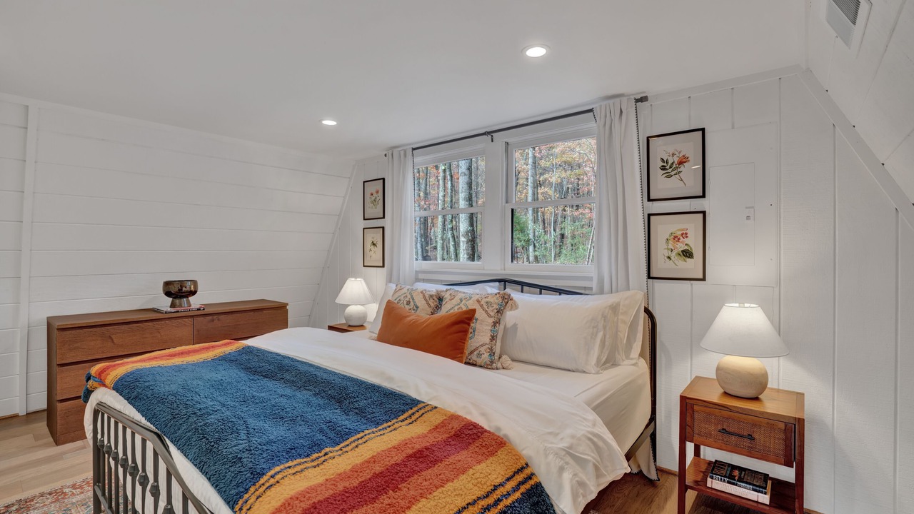 Photo of Bedroom in Berkeley Springs