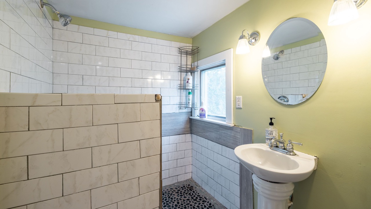 Photo of Bathroom in Warren