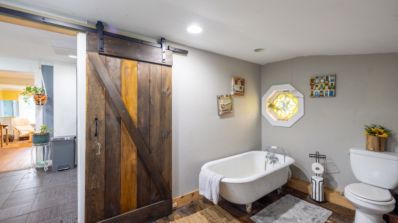 Photo of Bathroom in Warren