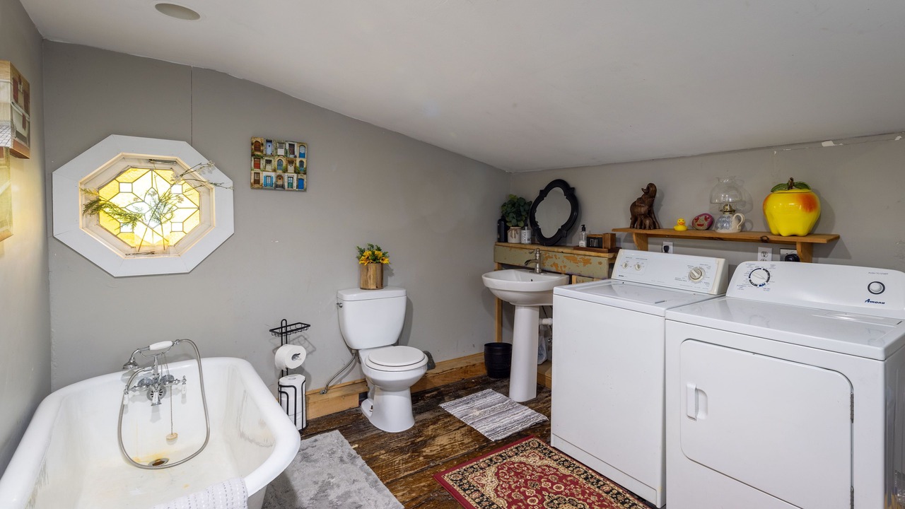 Photo of Bathroom in Warren