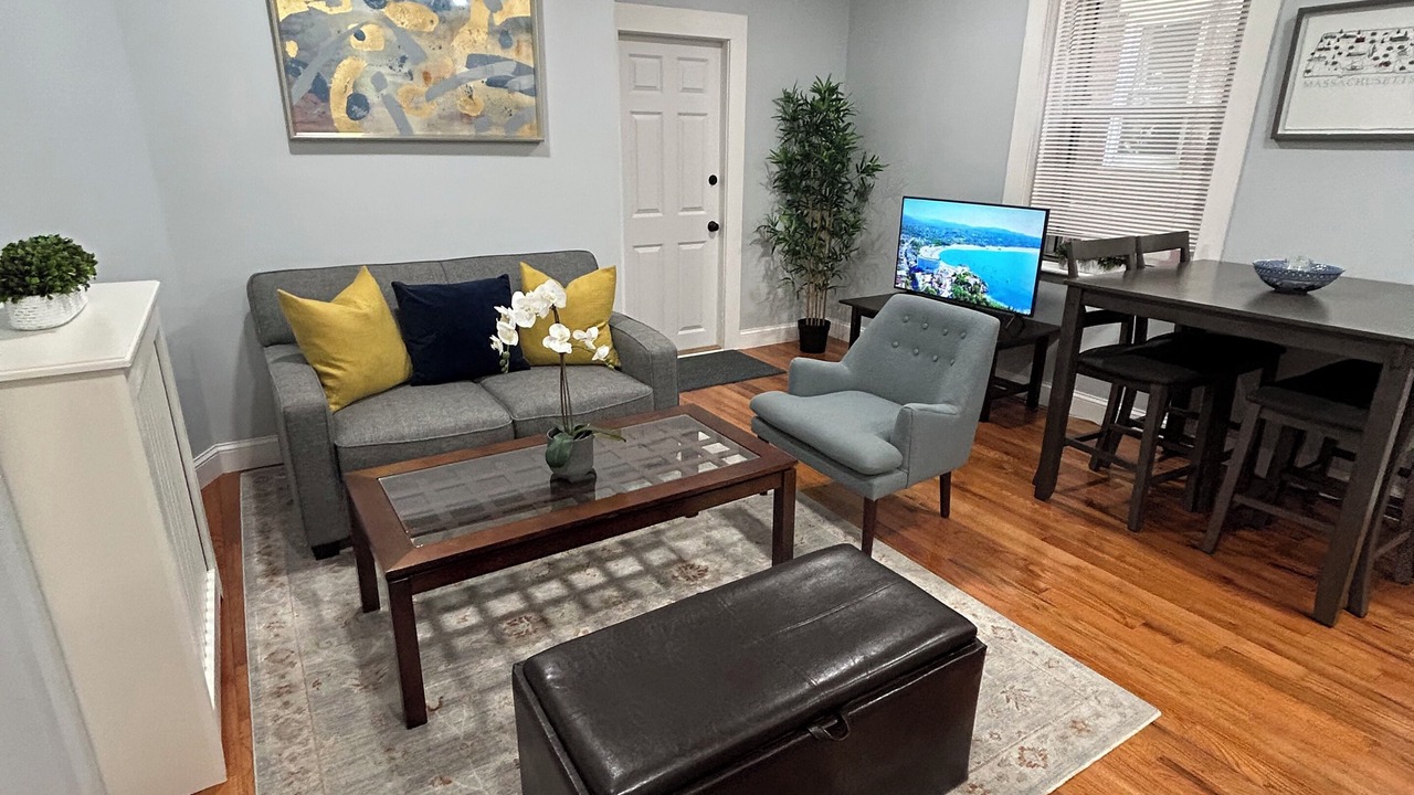 Photo of Livingroom in Packard's Corner