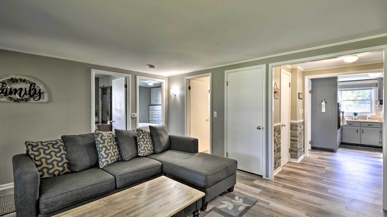 Photo of Livingroom in Homer