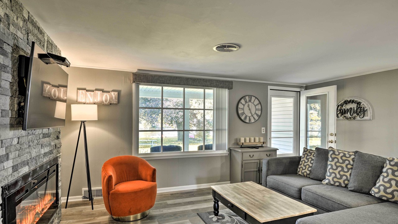 Photo of Livingroom in Homer