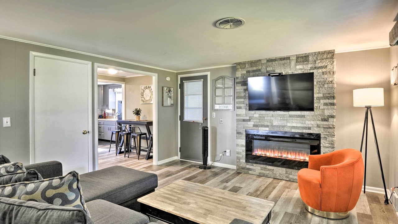 Photo of Livingroom in Homer