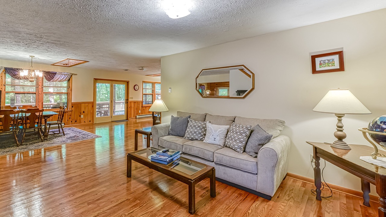 Photo of Livingroom in McHenry