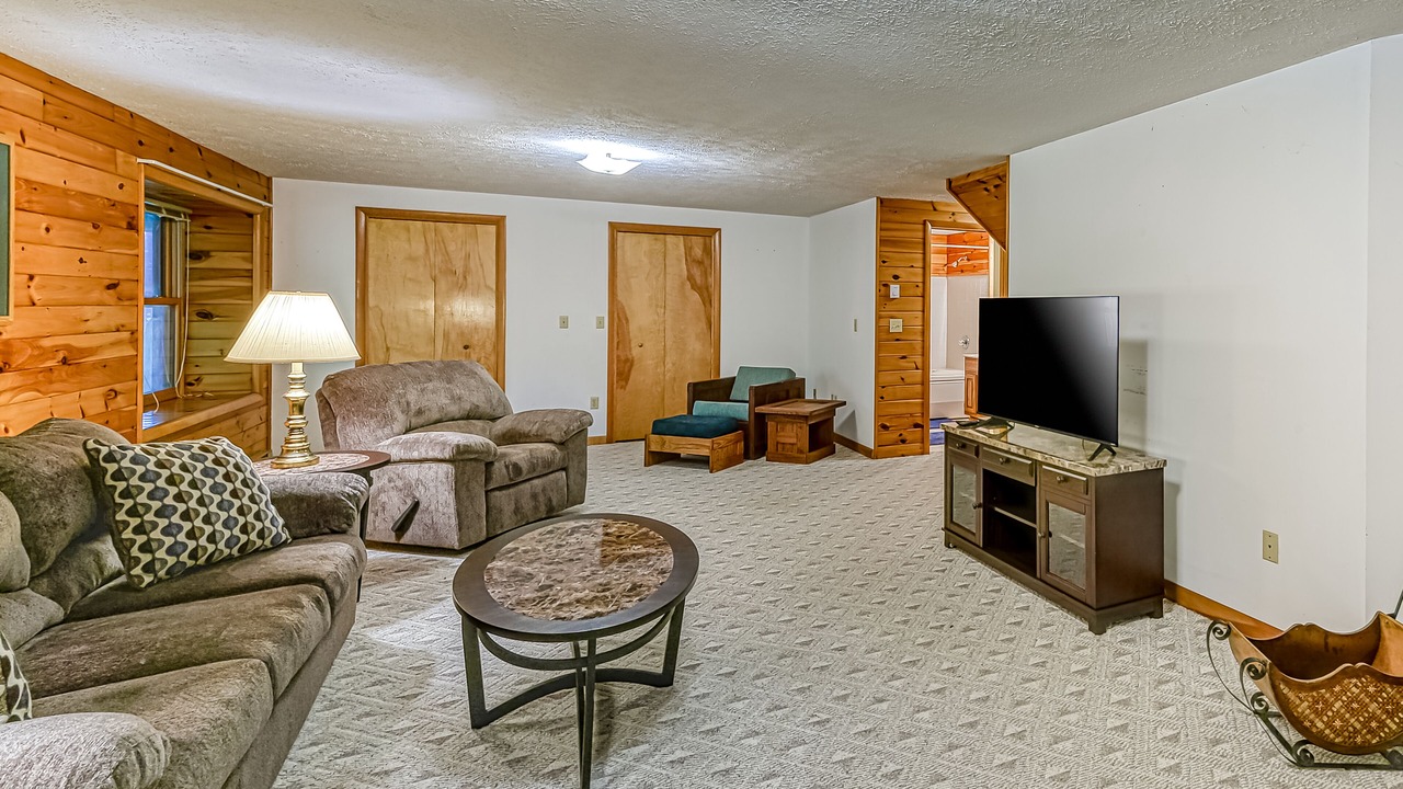 Photo of Livingroom in McHenry