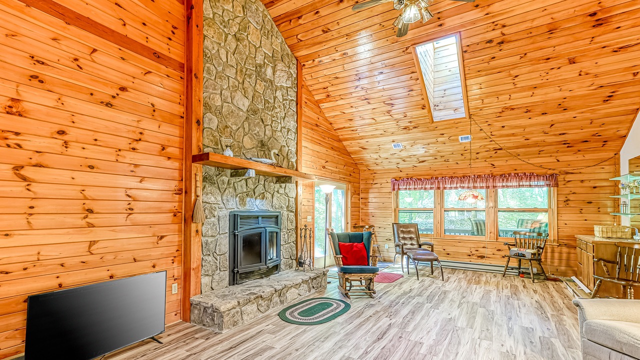 Photo of Livingroom in McHenry