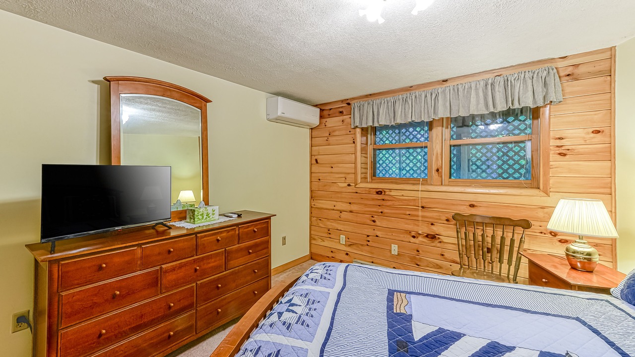 Photo of Bedroom in McHenry