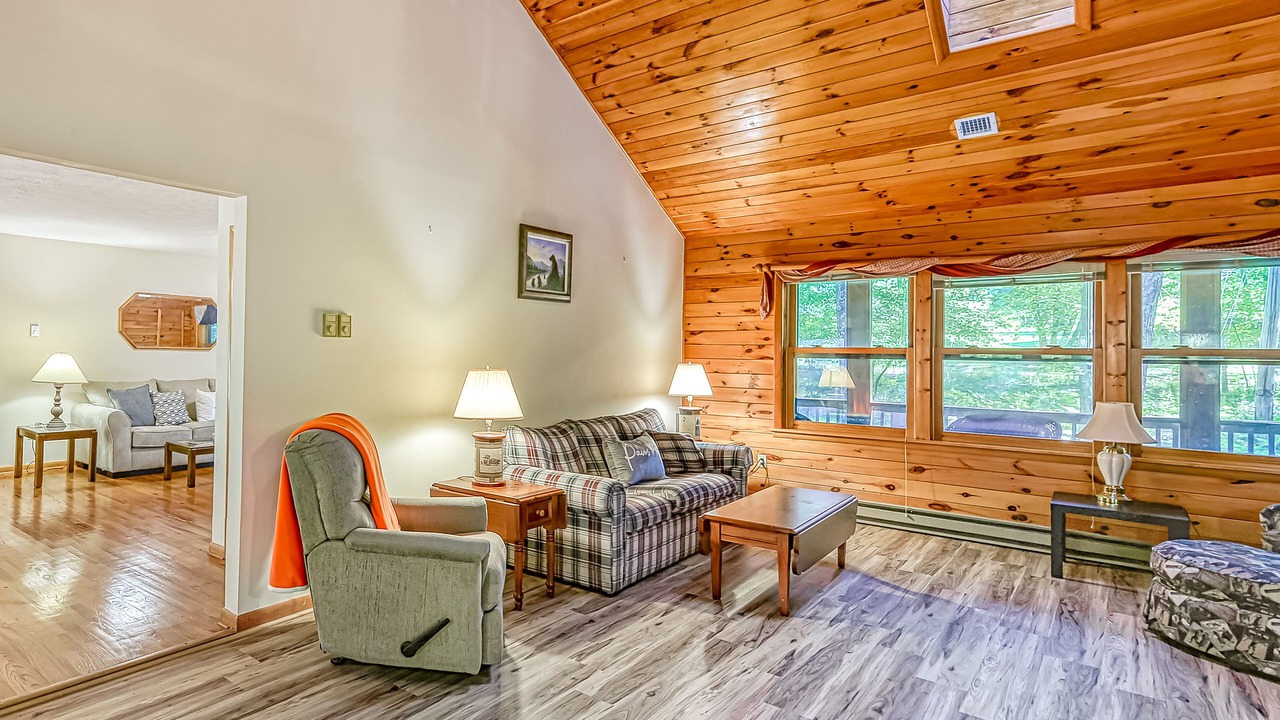 Photo of Livingroom in McHenry