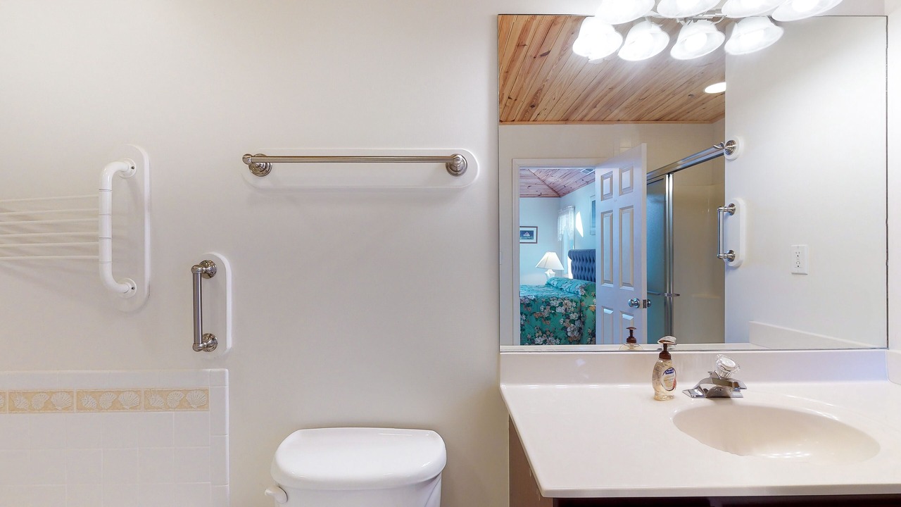 Photo of Bathroom in Caine Woods