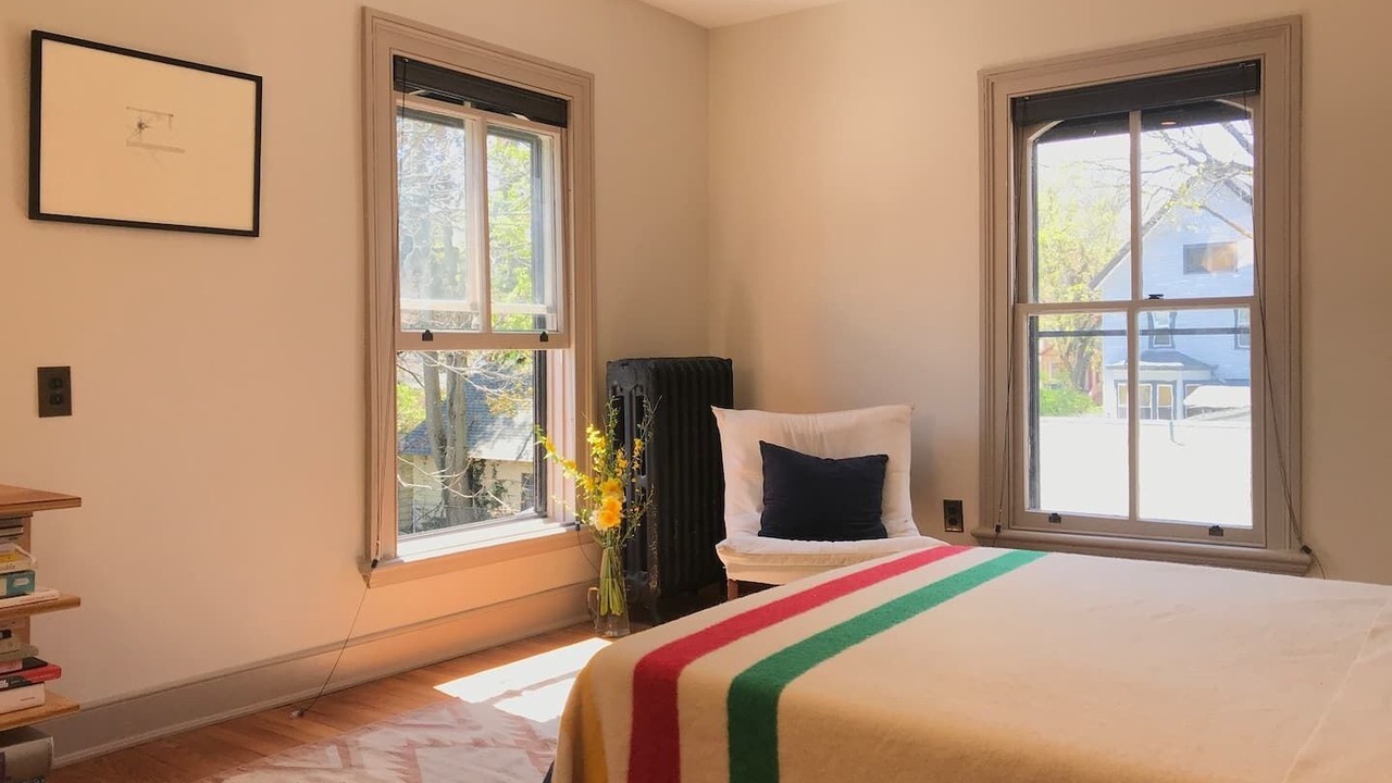 Photo of Bedroom in Kingston Stockade District