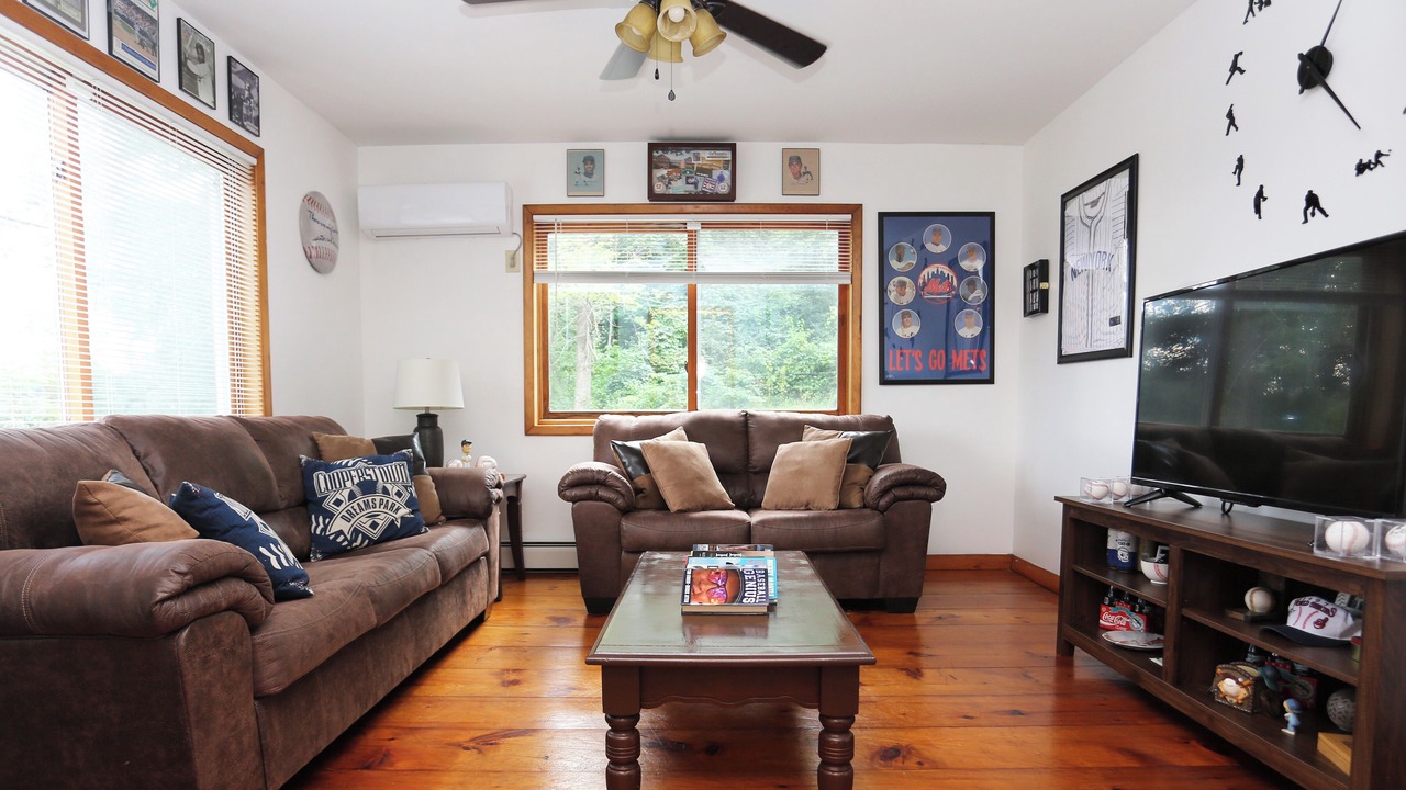 Photo of Livingroom in Milford