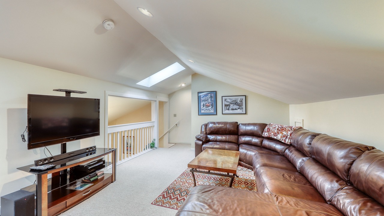 Photo of Livingroom in Warren