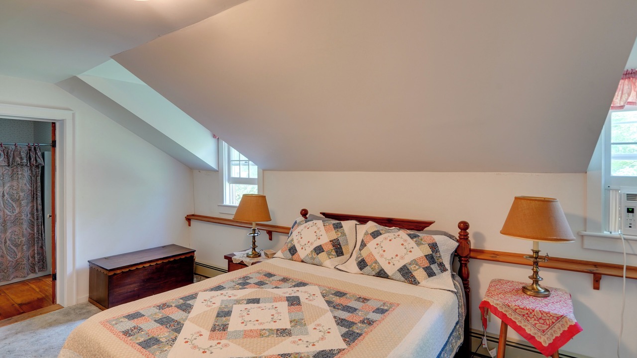 Photo of Bedroom in Hollowville