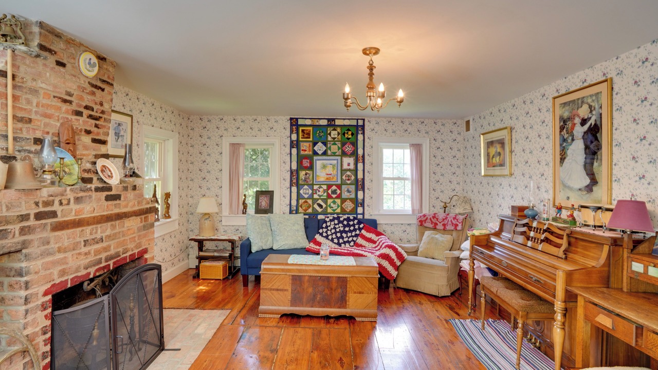 Photo of Bedroom in Hollowville