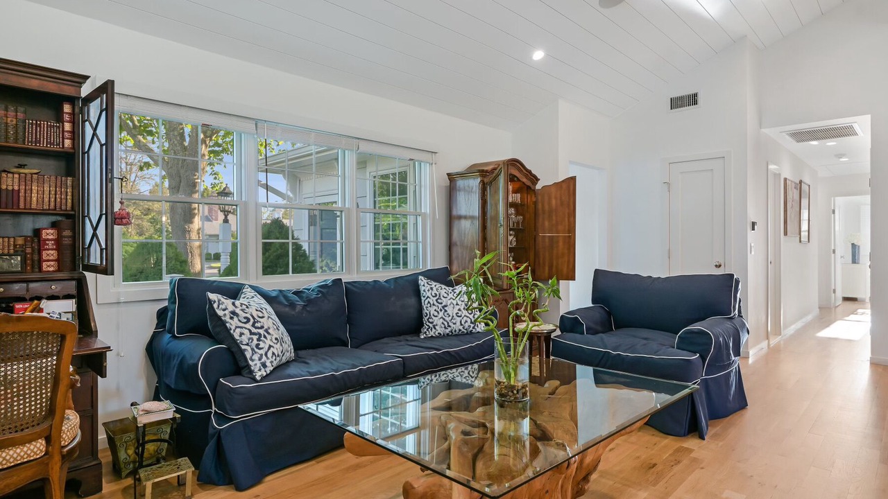 Photo of Livingroom in Westhampton Beach
