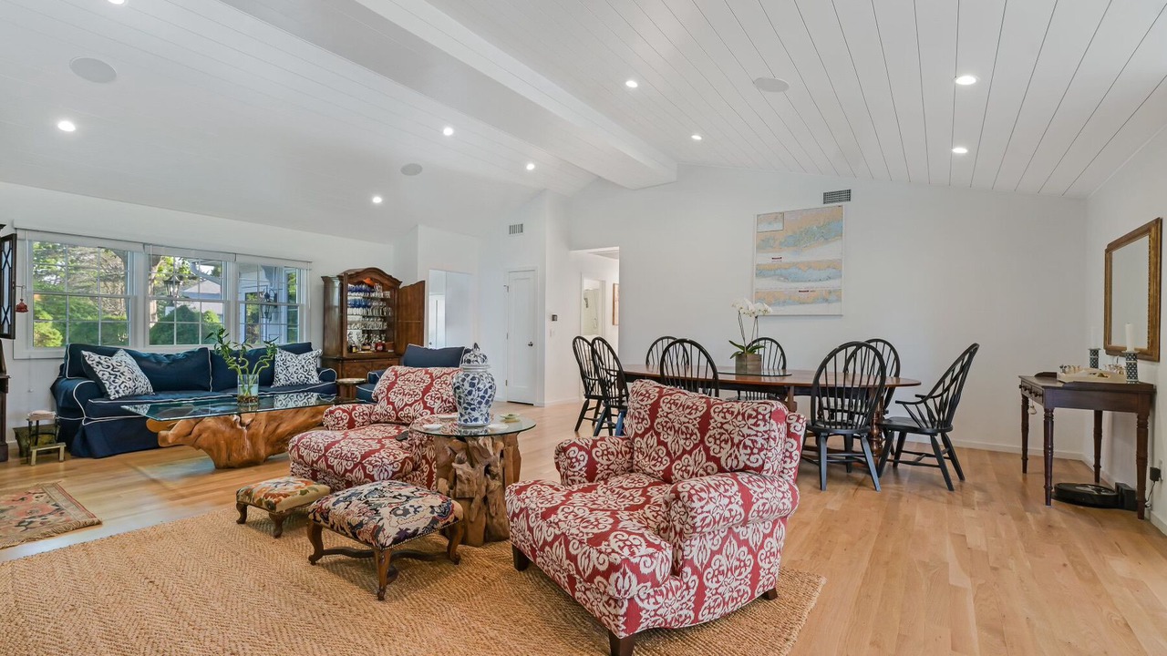 Photo of Livingroom in Westhampton Beach