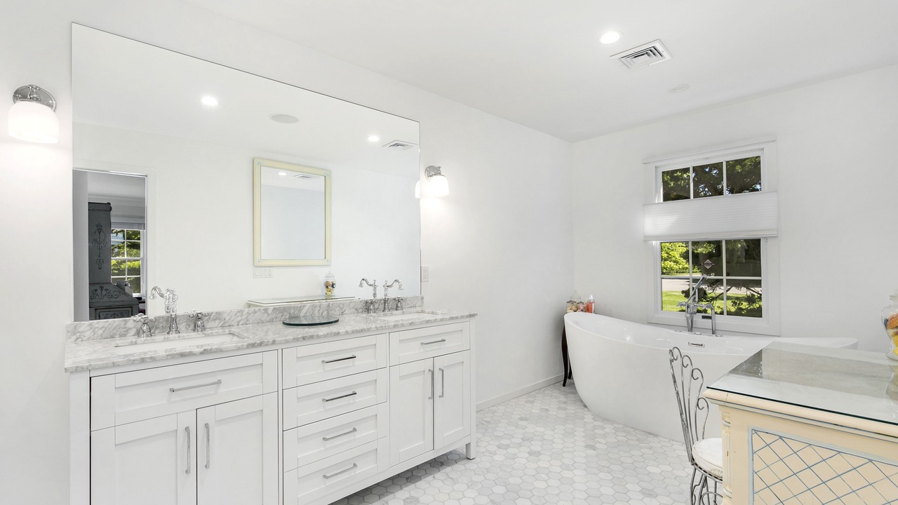 Photo of Bathroom in Westhampton Beach