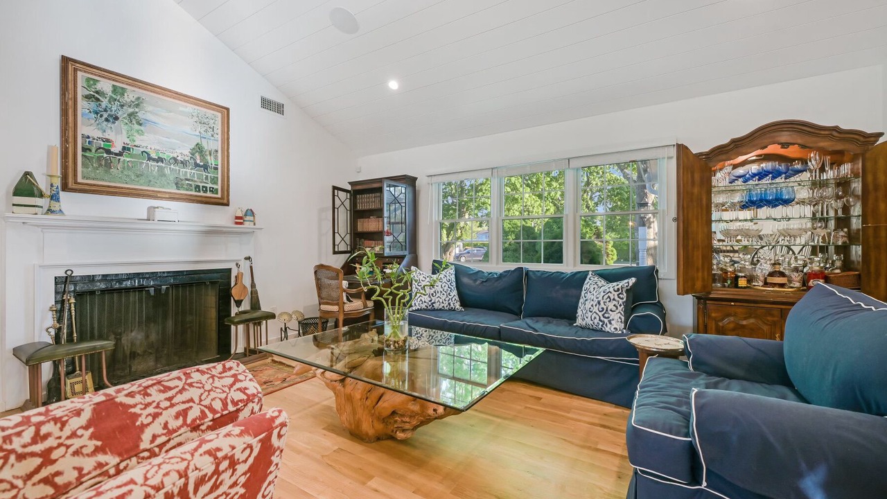 Photo of Livingroom in Westhampton Beach