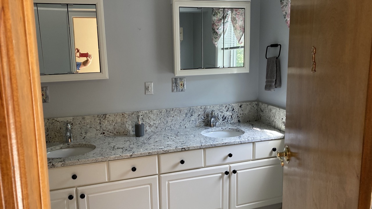 Photo of Bathroom in Paradox