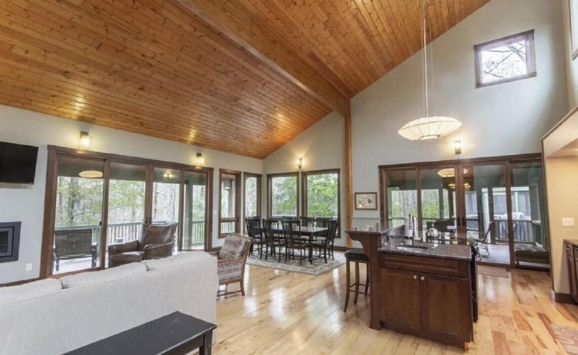 Photo of Bedroom in Victor