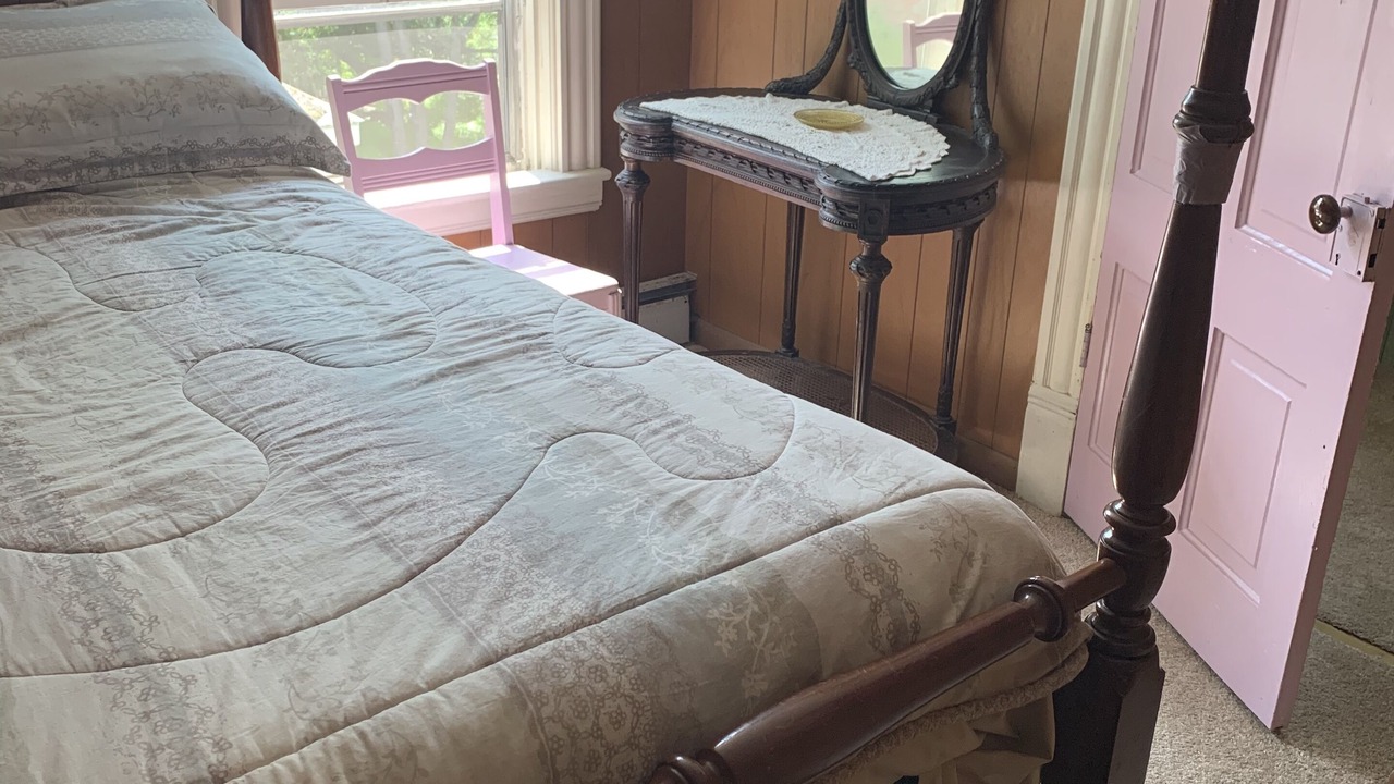 Photo of Bedroom in Beach Lake