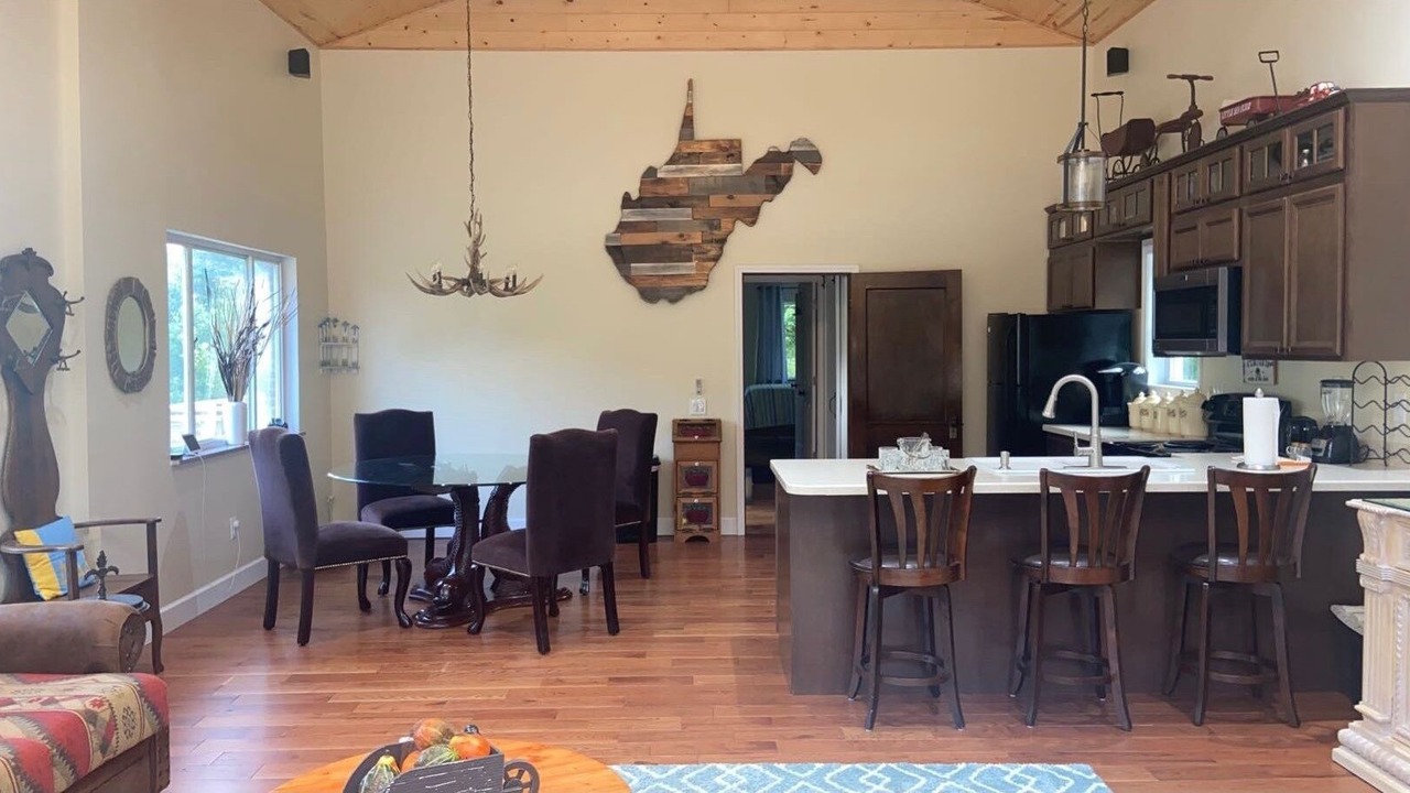 Photo of Livingroom in Keslers Cross Lanes
