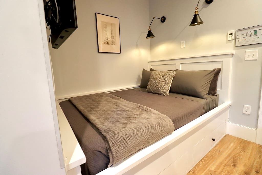 Photo of Bedroom in Old Town Alexandria