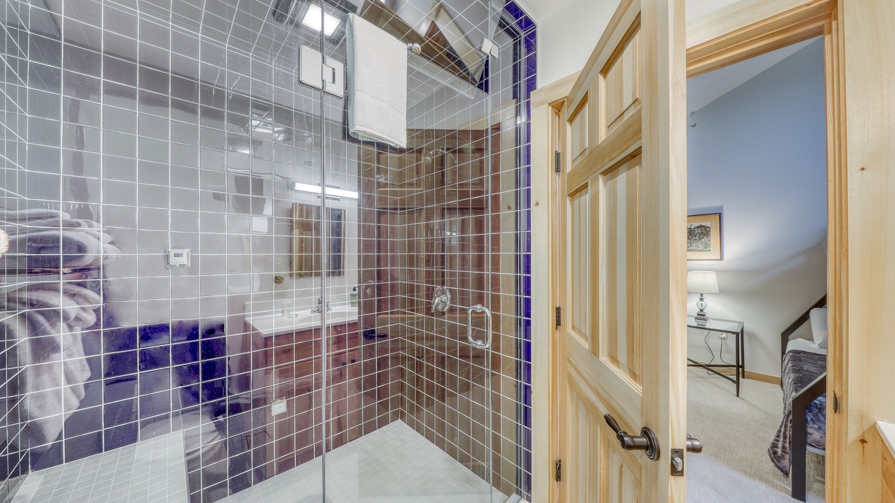 Photo of Bathroom in Warren