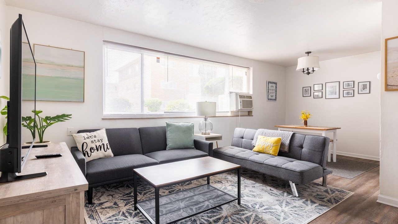Photo of Livingroom in Fairview Park