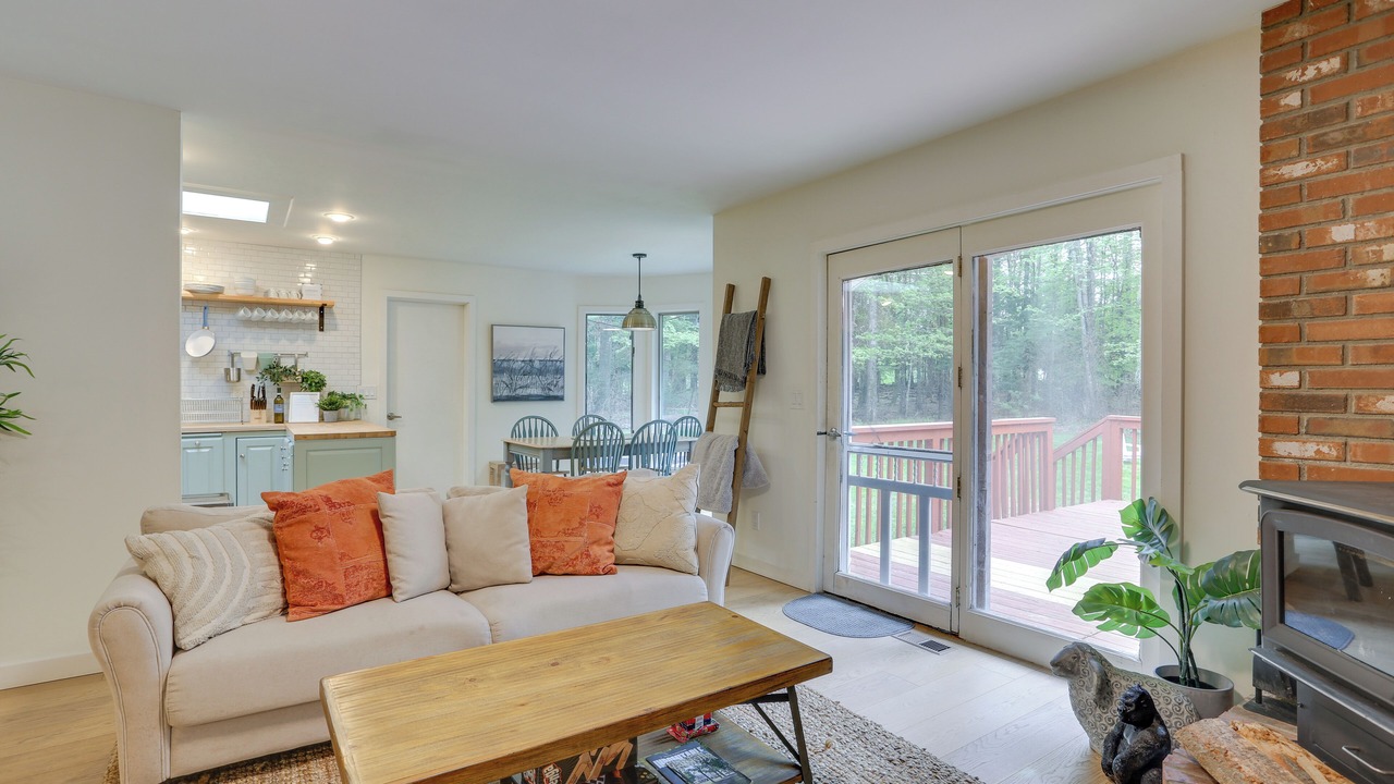 Photo of Livingroom in Swan Lake