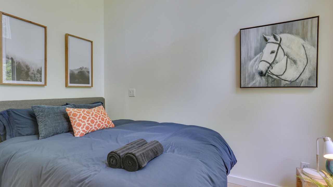 Photo of Bedroom in Swan Lake