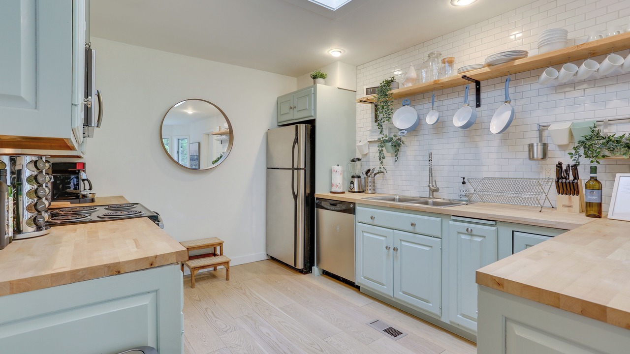 Photo of Kitchen in Swan Lake
