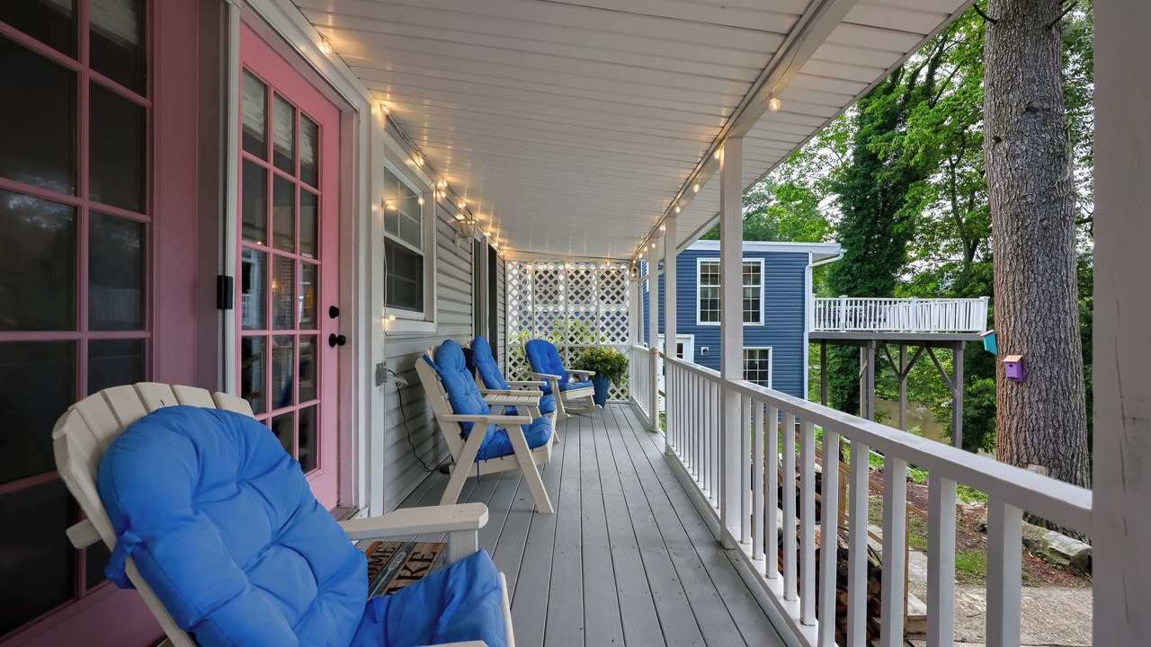 Photo of Patio Balcony in Moon Lake Cottages