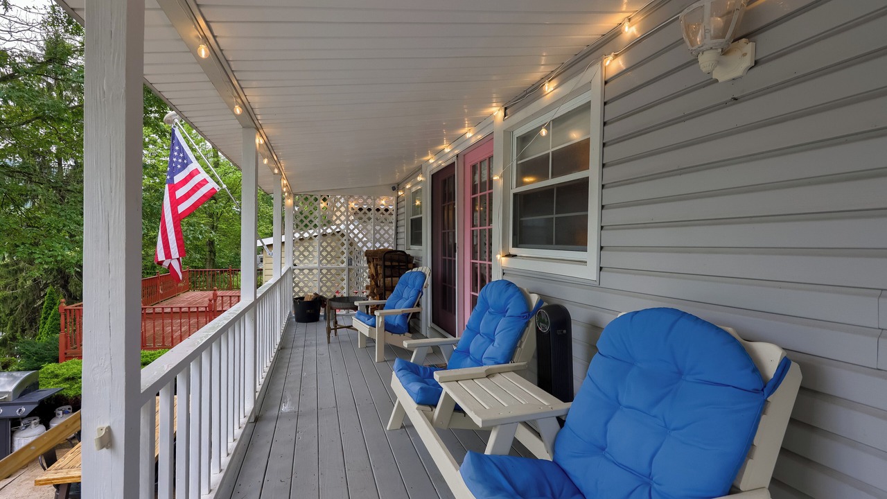 Photo of Patio Balcony in Moon Lake Cottages